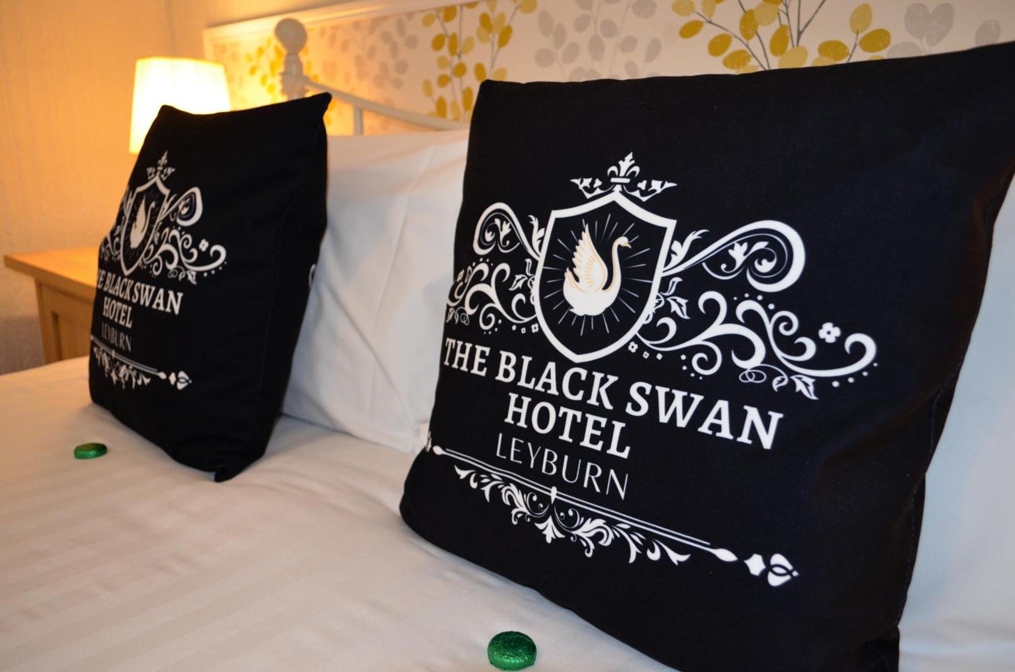 The Black Swan Hotel Leyburn Exterior photo